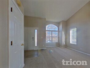 2179 S Uravan St, Unit 203 in Aurora, CO - Foto de edificio - Building Photo