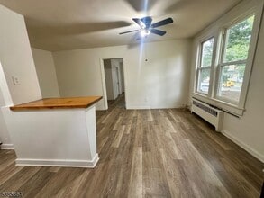 390 Orange Rd in Montclair, NJ - Building Photo - Building Photo
