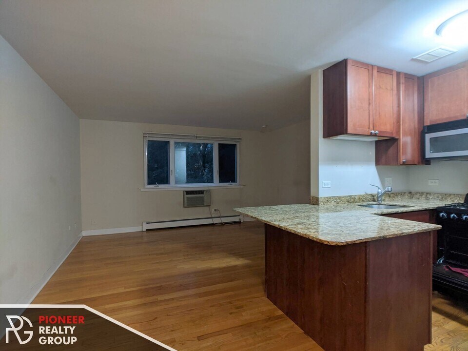 626 W Wrightwood Ave in Chicago, IL - Building Photo