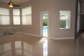 8006 N Savannah Cir in Davie, FL - Building Photo - Building Photo