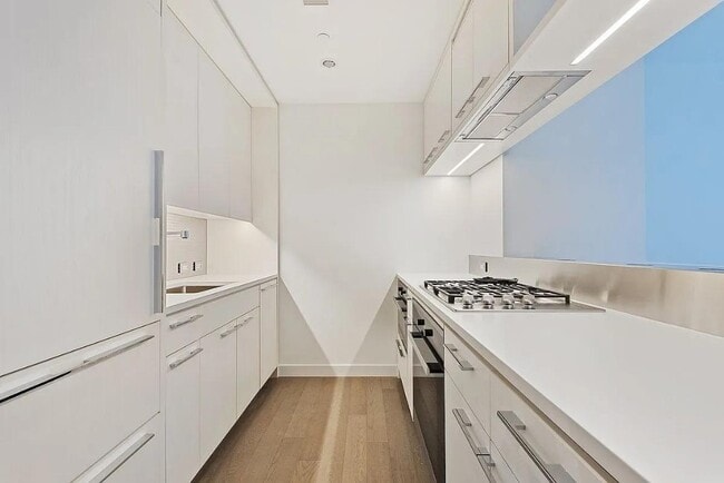 252 South St in New York, NY - Building Photo - Building Photo