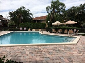 10489 NW 8th St in Pembroke Pines, FL - Building Photo - Building Photo