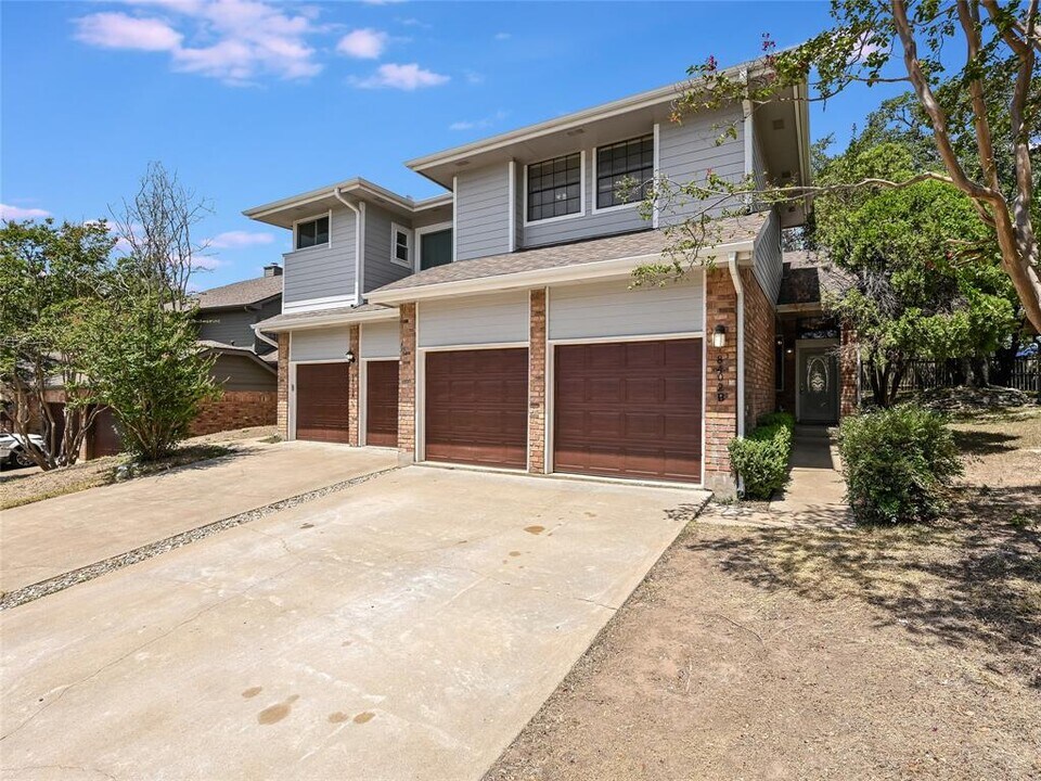 8402 Cima Oak Ln in Austin, TX - Building Photo