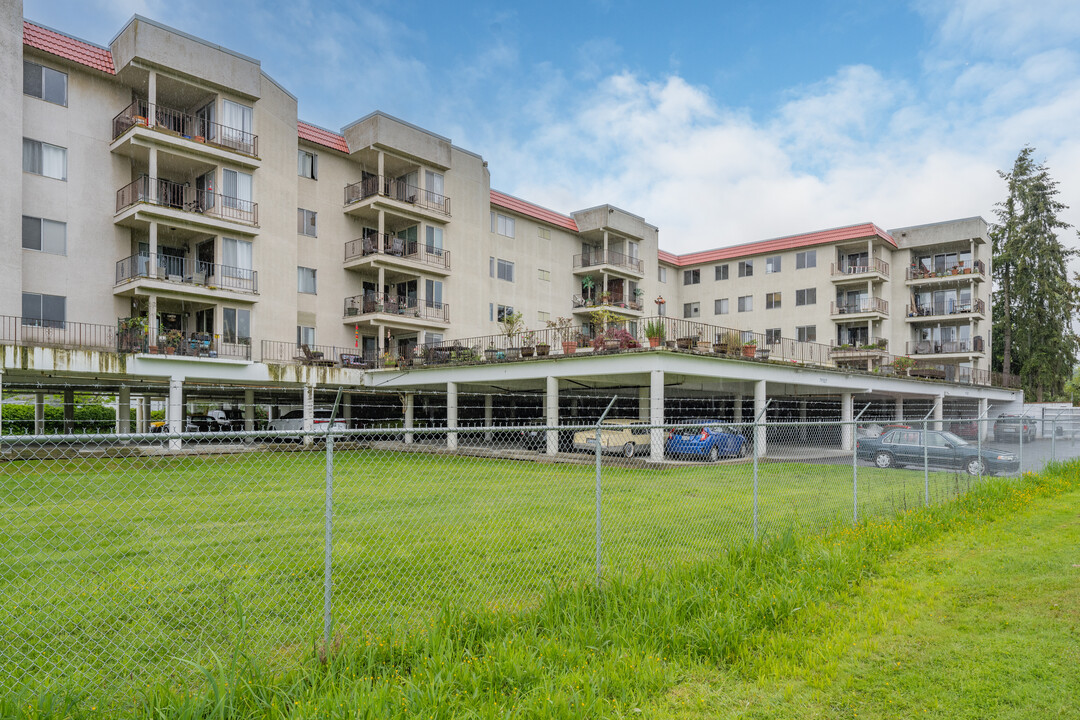 Parkshore Villa in Seattle, WA - Building Photo