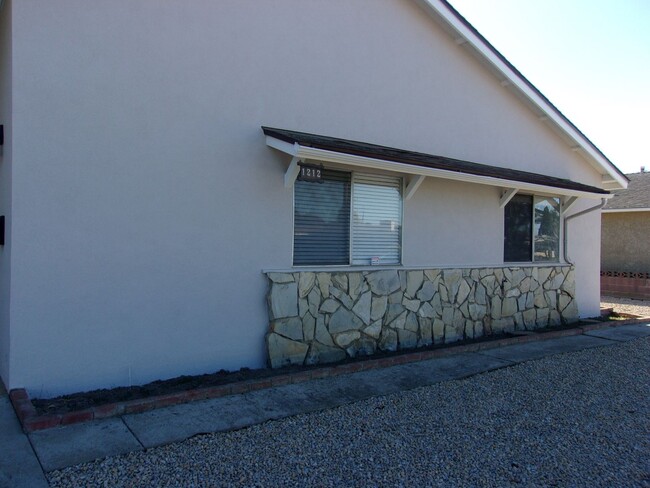 1212 E Chestnut Ave in Lompoc, CA - Building Photo - Building Photo