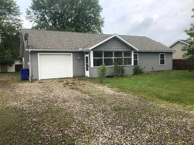 property at 1487 Hillcrest Dr