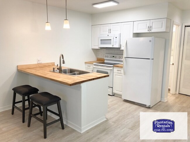 959 SE Mayo Dr in Crystal River, FL - Building Photo - Building Photo