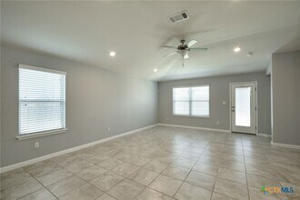 748 Nautical Lp in Kyle, TX - Building Photo - Building Photo