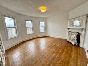 58 Aspinwall Ave, Unit 3 in Brookline, MA - Building Photo - Building Photo