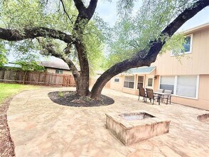 1407 Deer Ledge Trail in Cedar Park, TX - Foto de edificio - Building Photo