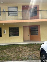4099 Lakeside Dr in Tamarac, FL - Building Photo - Building Photo