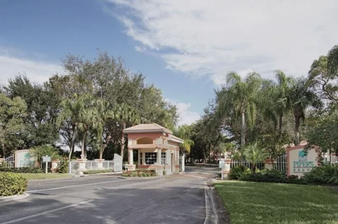 2496 Orchid Bay Dr, Unit 104 in Naples, FL - Building Photo