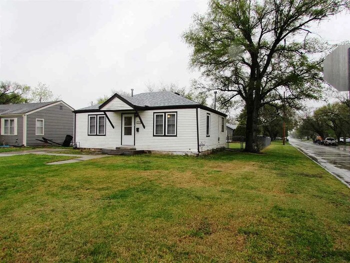 2229 W Irving St in Wichita, KS - Building Photo