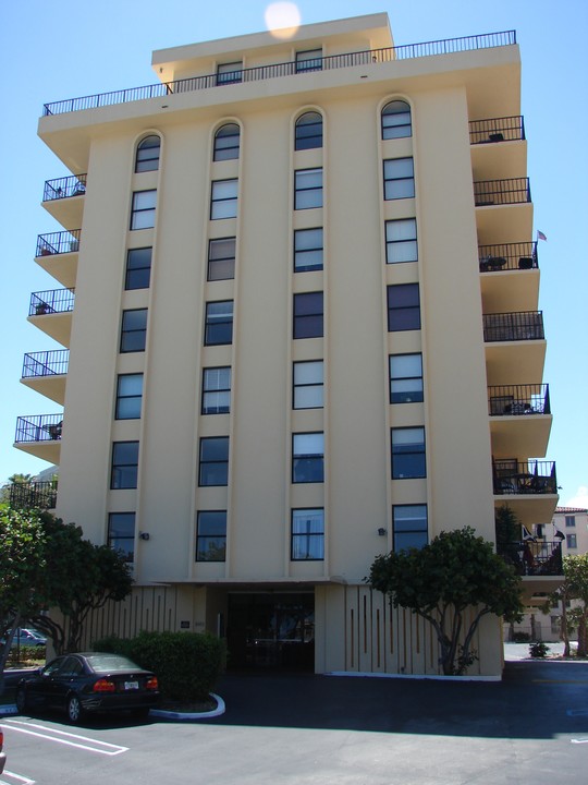 Coastal Towers in West Palm Beach, FL - Building Photo