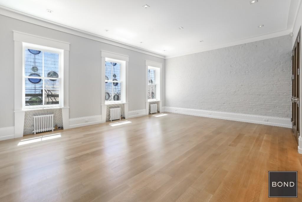 351 West 17th Street in New York, NY - Building Photo