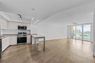 1500 Bay Rd, Unit M-0823 in Miami Beach, FL - Building Photo