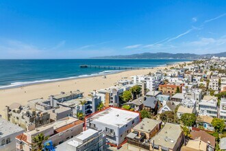 16 Fleet St - Move In Special! in Marina Del Rey, CA - Building Photo - Building Photo