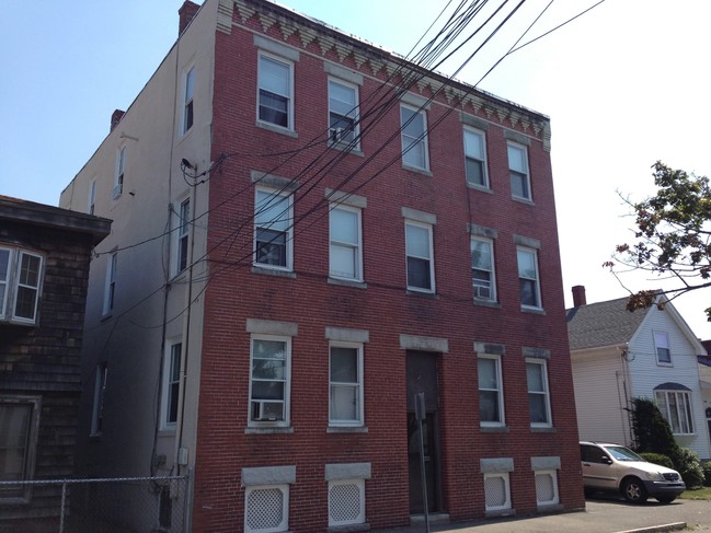 31 Elmwood St in Revere, MA - Building Photo - Building Photo