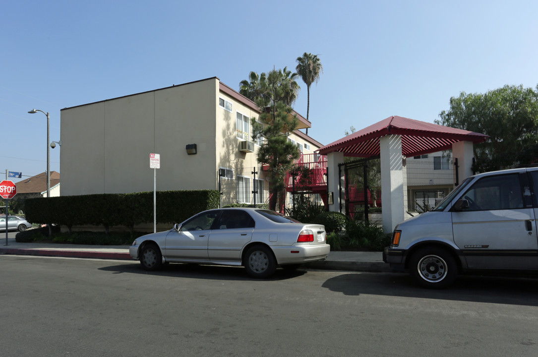 Towne Square Apartments in Los Angeles, CA - Building Photo