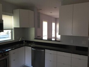 278 Cypress St, Unit 3 in Brookline, MA - Building Photo - Building Photo