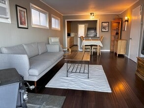 7356 S Miles Pl in Portland, OR - Foto de edificio - Building Photo