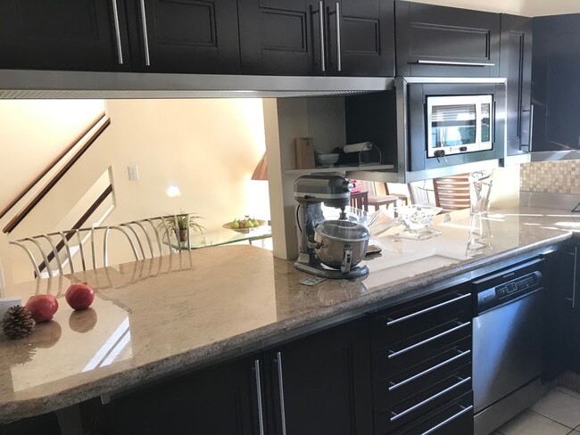 4522 Saint Clair Ave in Studio City, CA - Foto de edificio - Building Photo