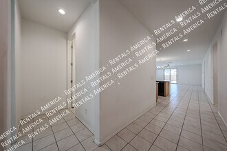 7513 W Illini St in Phoenix, AZ - Building Photo - Building Photo
