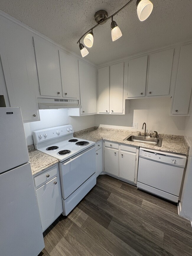 1005 Hickory Hill Ln, Unit D104