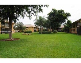 5911 Washington St in Hollywood, FL - Building Photo