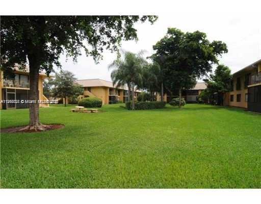 5911 Washington St in Hollywood, FL - Foto de edificio