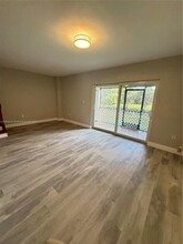 9050 NW 28th St in Coral Springs, FL - Foto de edificio - Building Photo