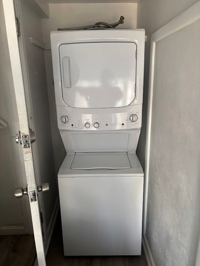 4745 Lind St in Norfolk, VA - Building Photo - Building Photo