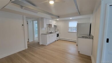 50 Deepdale Dr in Huntington Station, NY - Building Photo - Building Photo