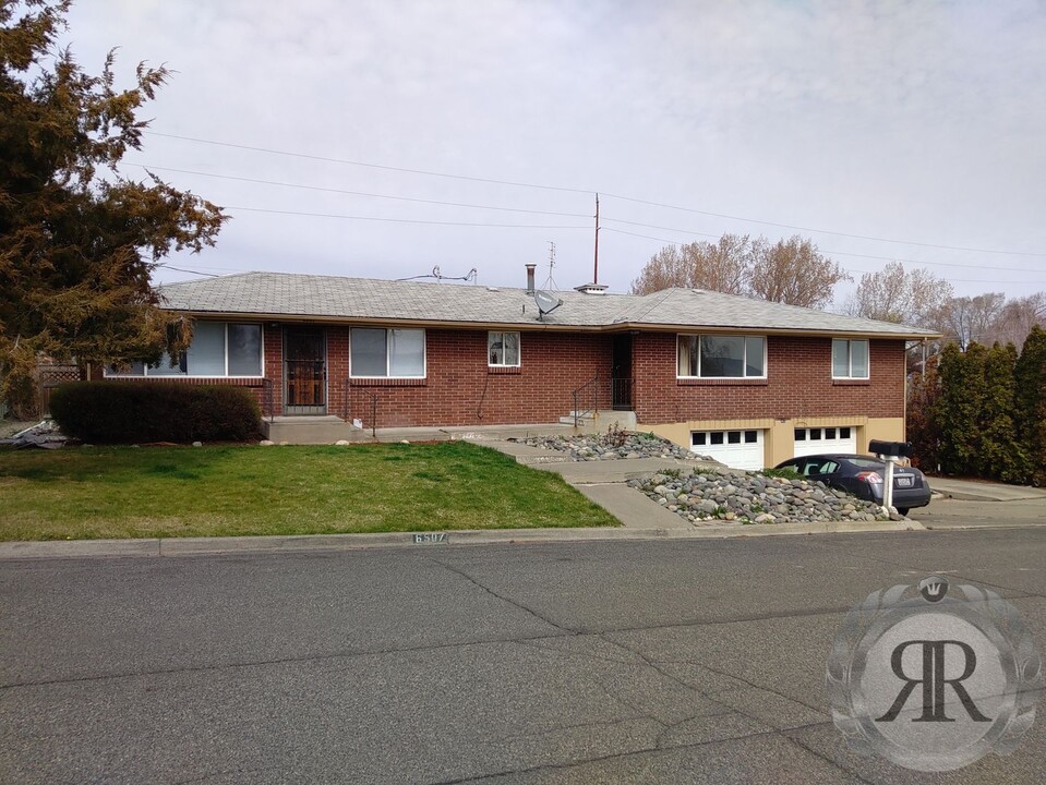 6505 Alpine Way in Yakima, WA - Building Photo