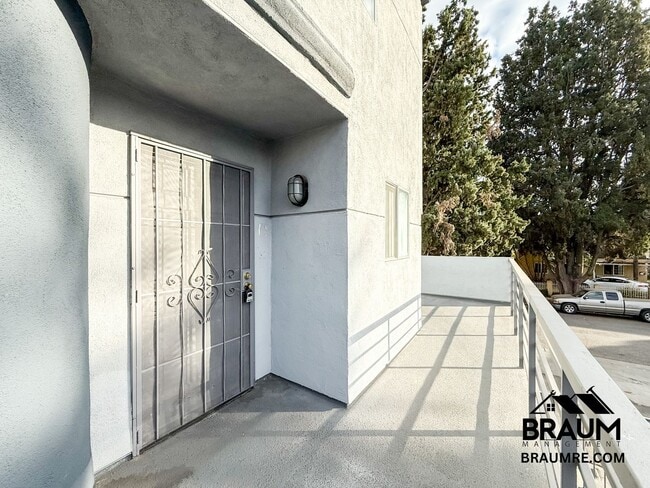 14249 Friar St in Los Angeles, CA - Building Photo - Building Photo