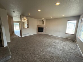 8793 Indian Village Dr in Wellington, CO - Foto de edificio - Building Photo