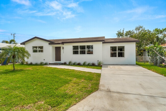 111 W 35th St in West Palm Beach, FL - Building Photo - Building Photo