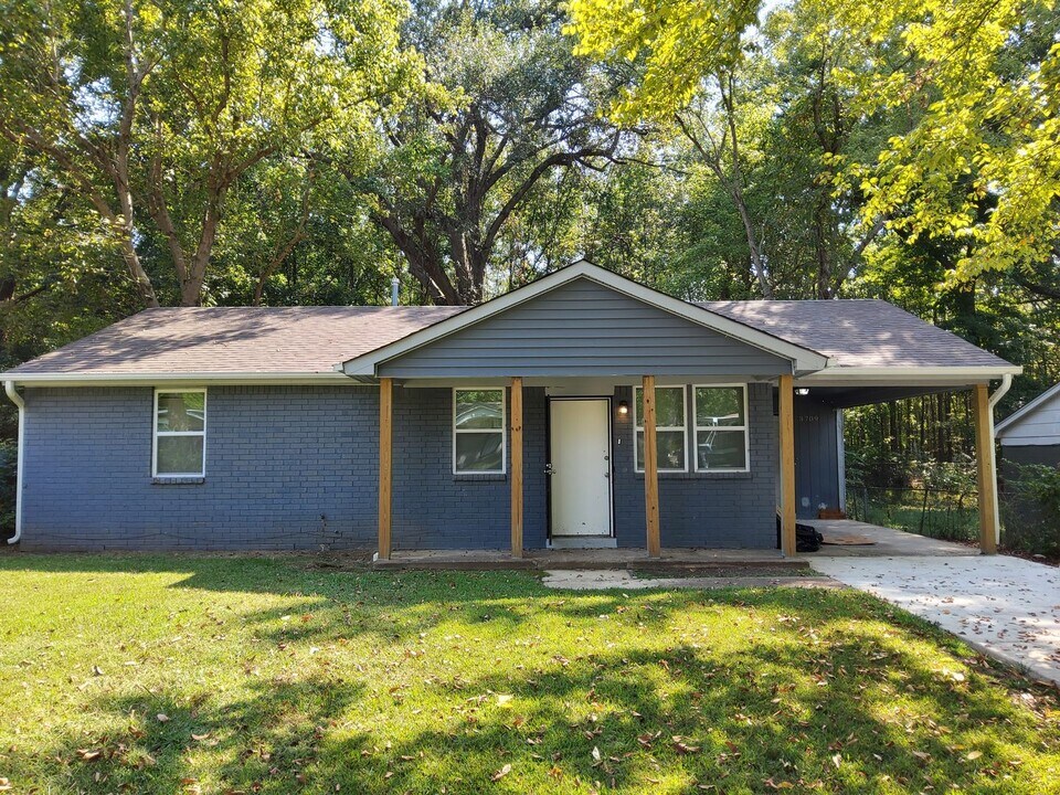 3709 Royal Wood Dr in Memphis, TN - Building Photo