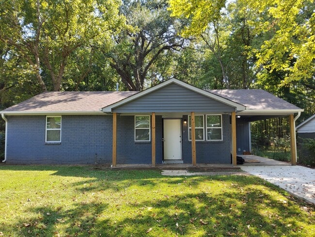 3709 Royal Wood Dr