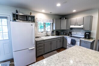 297 W Circular St in Saratoga Springs, NY - Building Photo - Building Photo