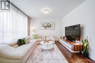 306 Wenlock Ave in Richmond Hill, ON - Building Photo - Building Photo