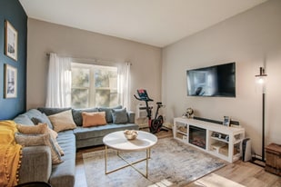 215 7th St NE in Minneapolis, MN - Building Photo