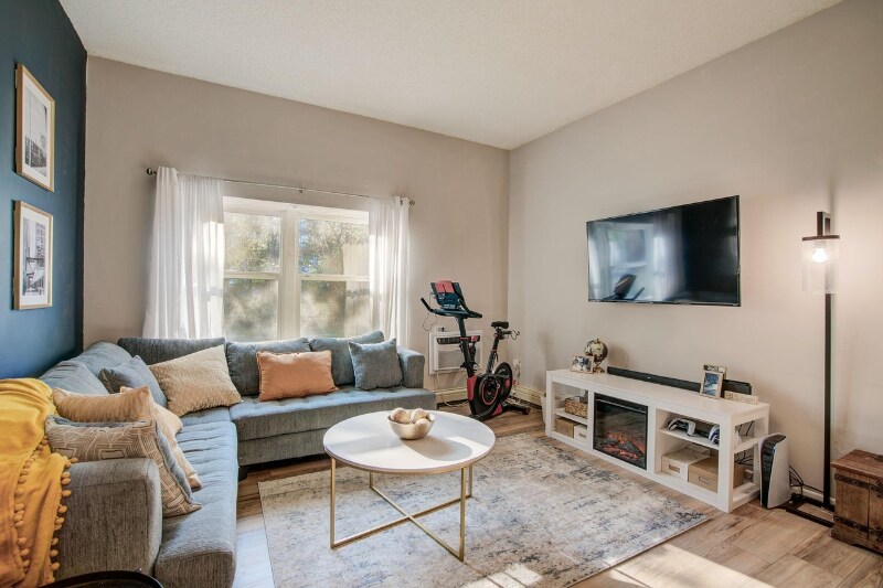 215 7th St NE in Minneapolis, MN - Building Photo