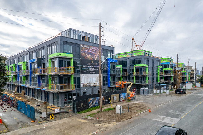 75Curlew Urban Towns in Toronto, ON - Building Photo - Building Photo