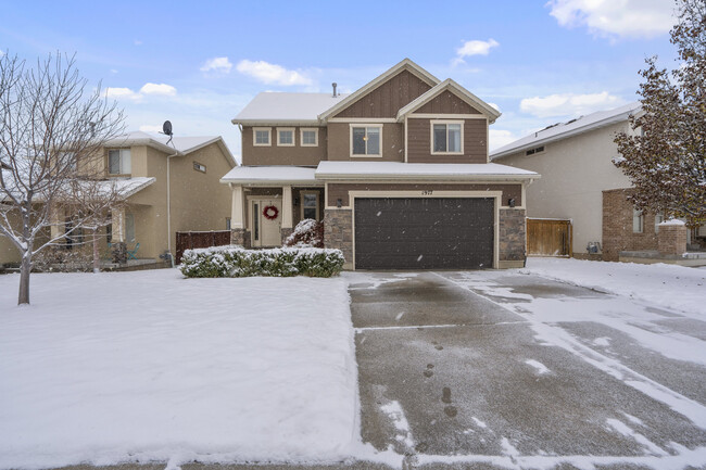 property at 1977 Woodview Dr