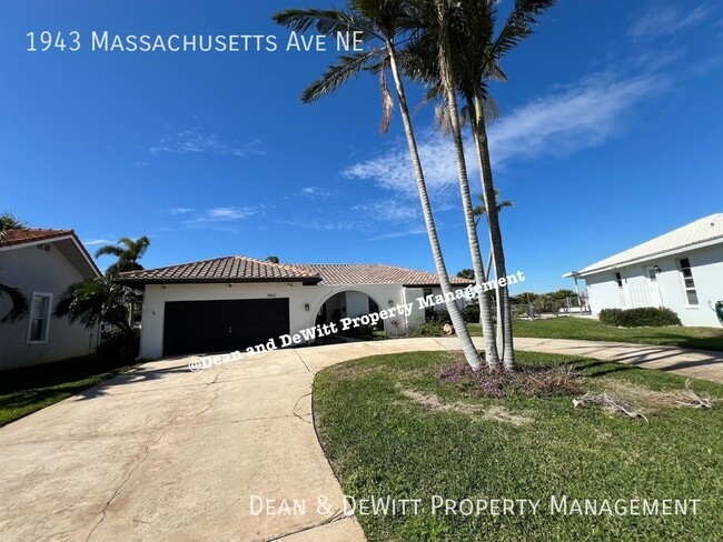 1943 Massachusetts Ave NE in St. Petersburg, FL - Building Photo - Building Photo