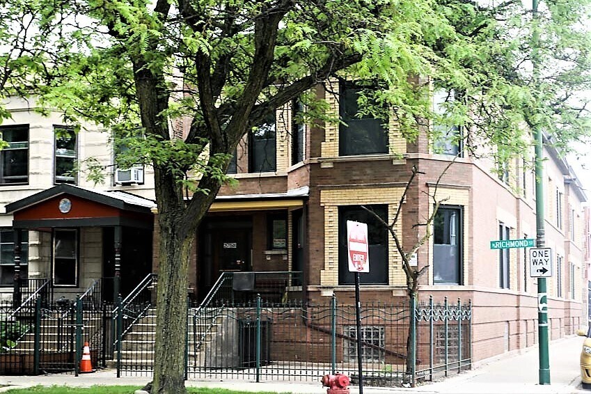 2740 N Richmond St, Unit 2 in Chicago, IL - Building Photo