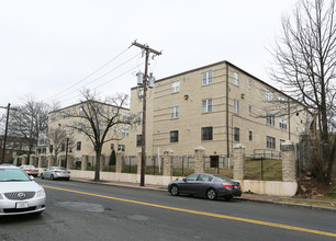 Eastern Plaza Condominiums in Washington, DC - Building Photo - Building Photo