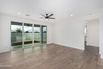 305 E Leland Rd in San Tan Valley, AZ - Building Photo - Building Photo