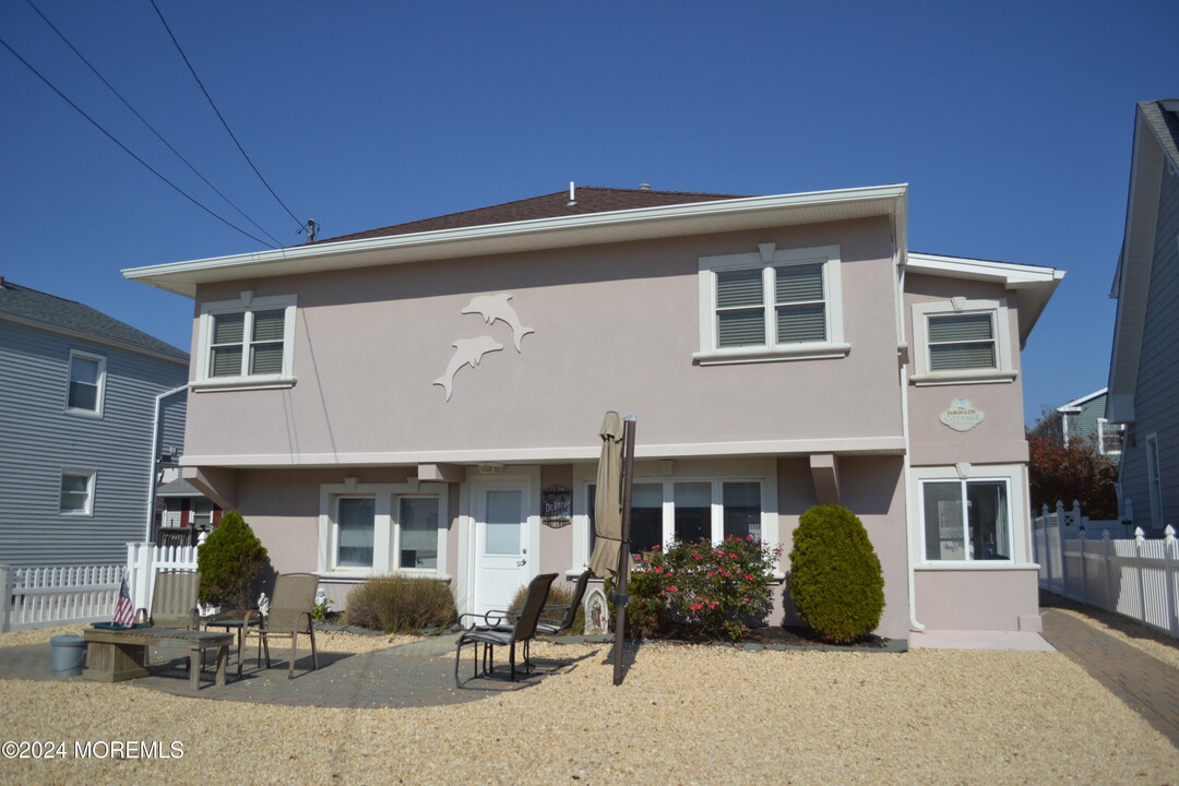 13 Elizabeth Ave in Lavallette, NJ - Building Photo